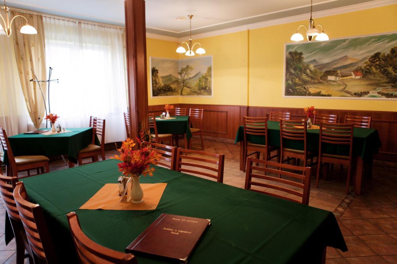 Penzion Anton Teplička nad Váhom エクステリア 写真